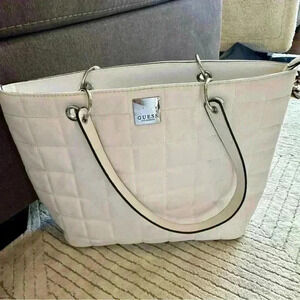 Guess purse/tote beautiful white color